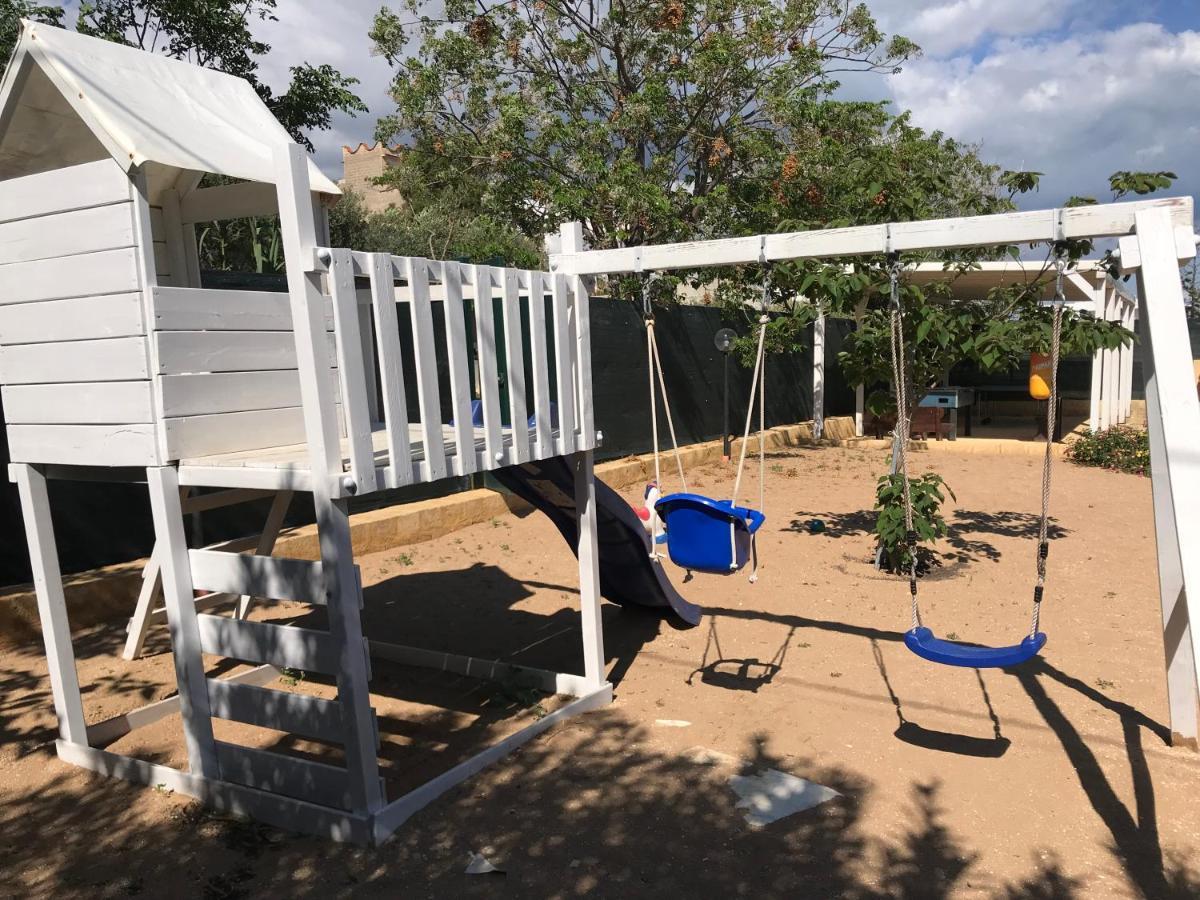 Villa Ceni - Appartamenti Con Camere, Cucina, Wc E Terrazza Sul Mare In Villa Con Piscina, Giardino E Parcheggio Marinella di Selinunte Buitenkant foto