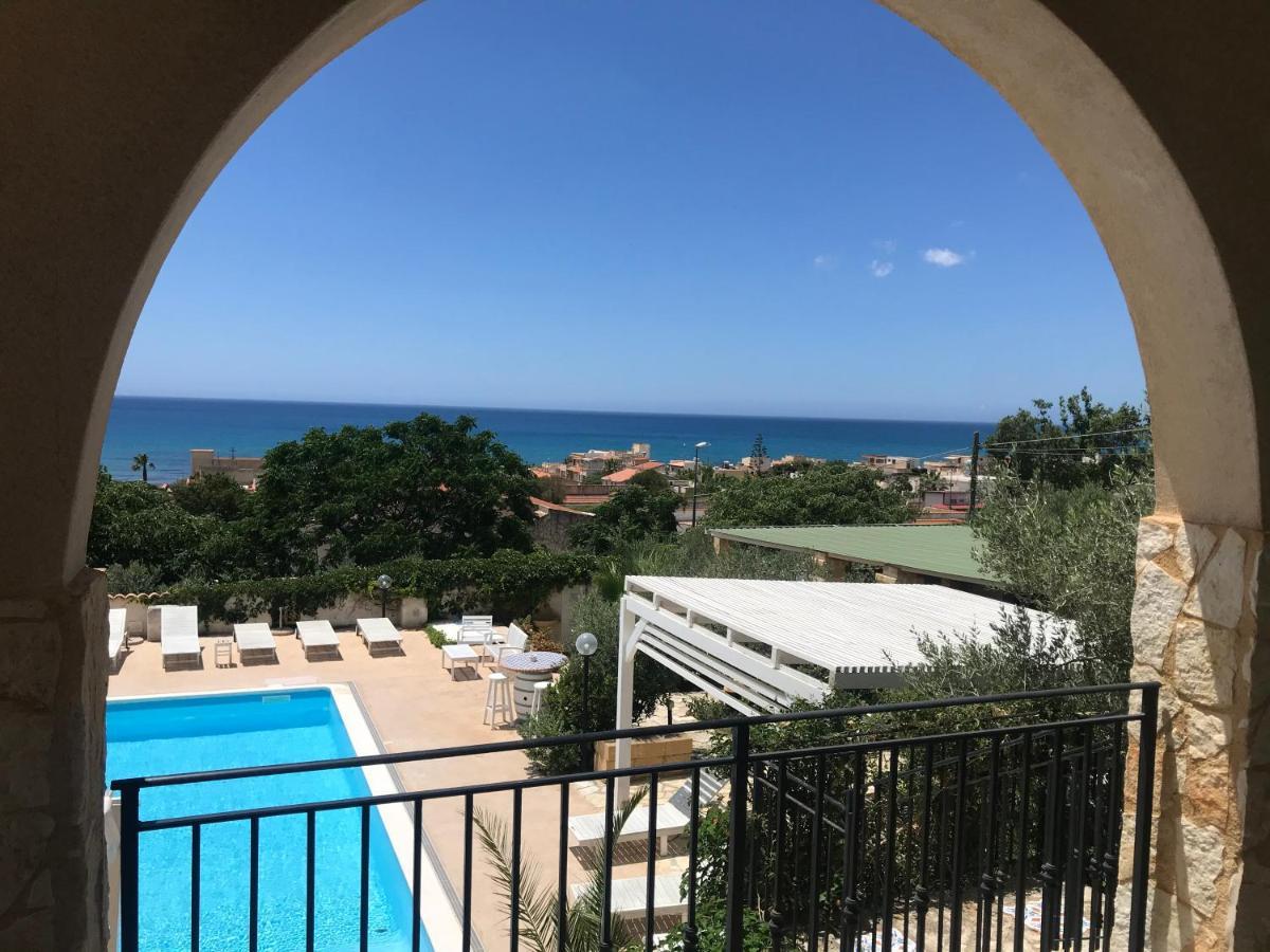 Villa Ceni - Appartamenti Con Camere, Cucina, Wc E Terrazza Sul Mare In Villa Con Piscina, Giardino E Parcheggio Marinella di Selinunte Buitenkant foto