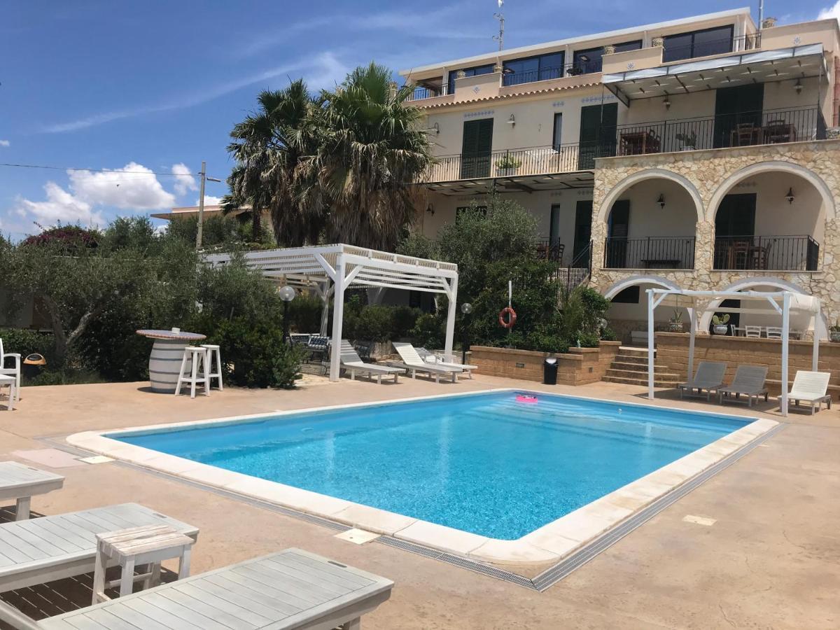 Villa Ceni - Appartamenti Con Camere, Cucina, Wc E Terrazza Sul Mare In Villa Con Piscina, Giardino E Parcheggio Marinella di Selinunte Buitenkant foto
