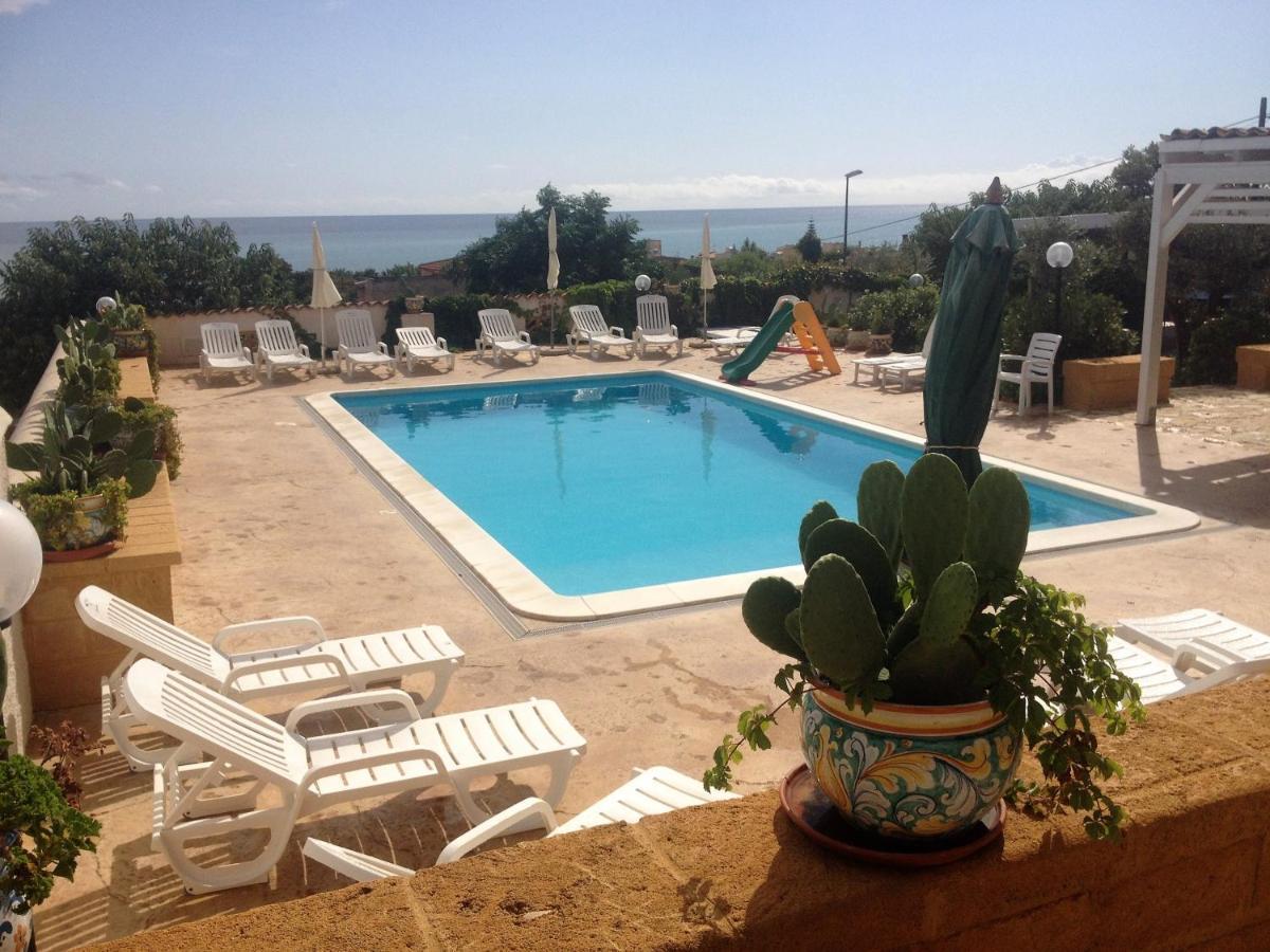 Villa Ceni - Appartamenti Con Camere, Cucina, Wc E Terrazza Sul Mare In Villa Con Piscina, Giardino E Parcheggio Marinella di Selinunte Buitenkant foto
