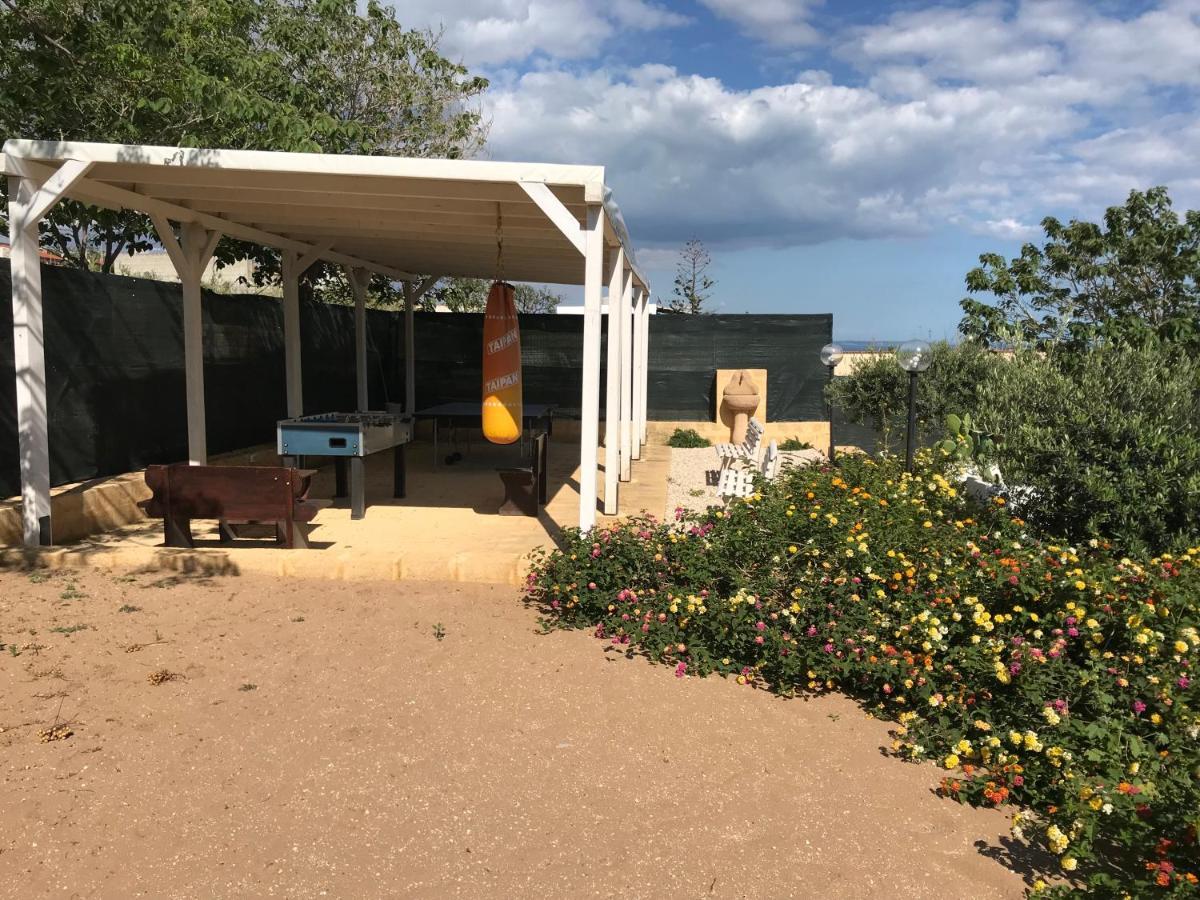 Villa Ceni - Appartamenti Con Camere, Cucina, Wc E Terrazza Sul Mare In Villa Con Piscina, Giardino E Parcheggio Marinella di Selinunte Buitenkant foto