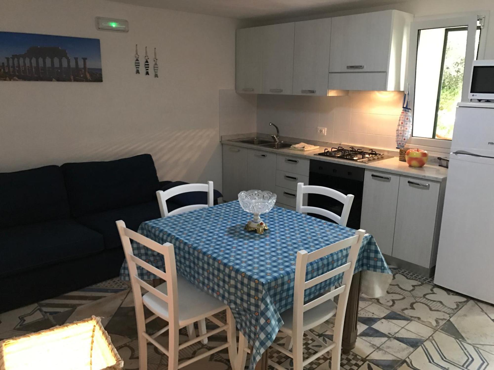 Villa Ceni - Appartamenti Con Camere, Cucina, Wc E Terrazza Sul Mare In Villa Con Piscina, Giardino E Parcheggio Marinella di Selinunte Buitenkant foto