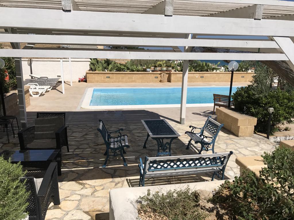 Villa Ceni - Appartamenti Con Camere, Cucina, Wc E Terrazza Sul Mare In Villa Con Piscina, Giardino E Parcheggio Marinella di Selinunte Buitenkant foto