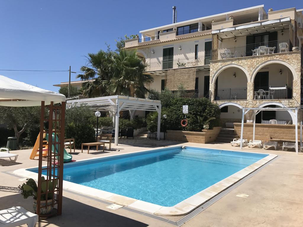 Villa Ceni - Appartamenti Con Camere, Cucina, Wc E Terrazza Sul Mare In Villa Con Piscina, Giardino E Parcheggio Marinella di Selinunte Buitenkant foto