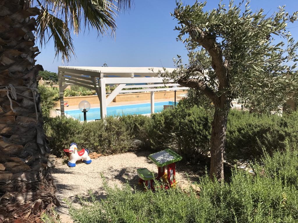 Villa Ceni - Appartamenti Con Camere, Cucina, Wc E Terrazza Sul Mare In Villa Con Piscina, Giardino E Parcheggio Marinella di Selinunte Buitenkant foto