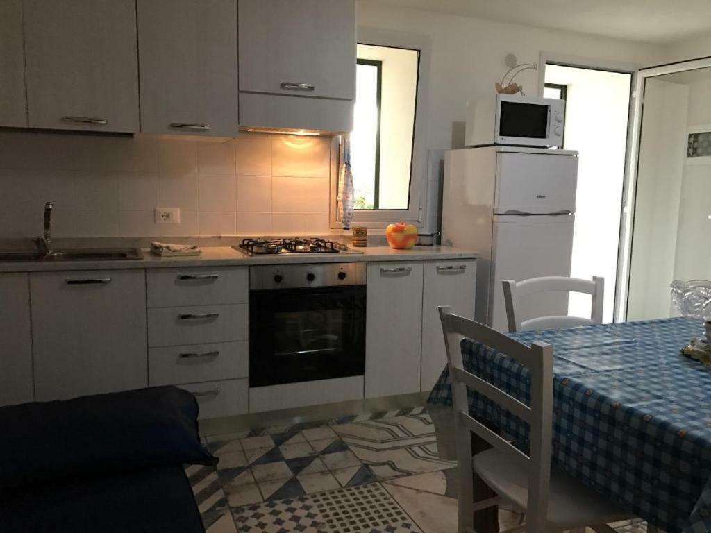 Villa Ceni - Appartamenti Con Camere, Cucina, Wc E Terrazza Sul Mare In Villa Con Piscina, Giardino E Parcheggio Marinella di Selinunte Buitenkant foto