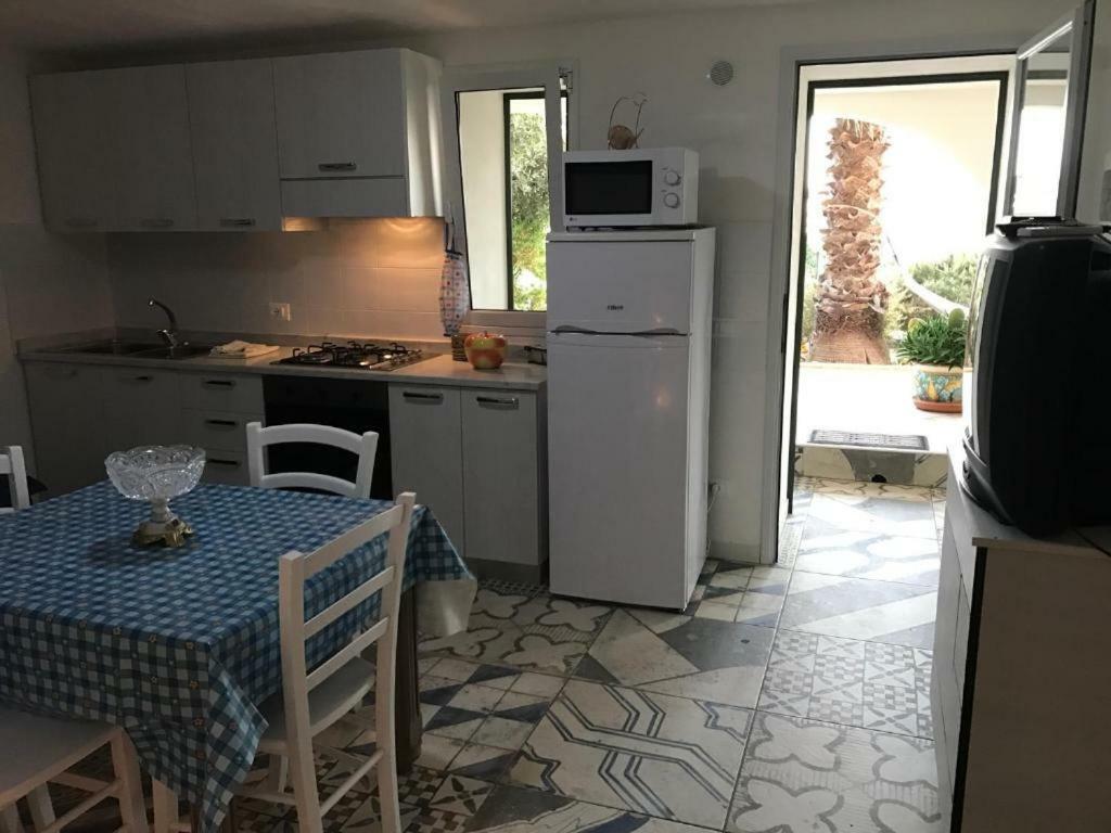 Villa Ceni - Appartamenti Con Camere, Cucina, Wc E Terrazza Sul Mare In Villa Con Piscina, Giardino E Parcheggio Marinella di Selinunte Buitenkant foto