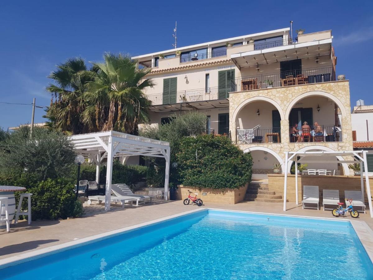 Villa Ceni - Appartamenti Con Camere, Cucina, Wc E Terrazza Sul Mare In Villa Con Piscina, Giardino E Parcheggio Marinella di Selinunte Buitenkant foto