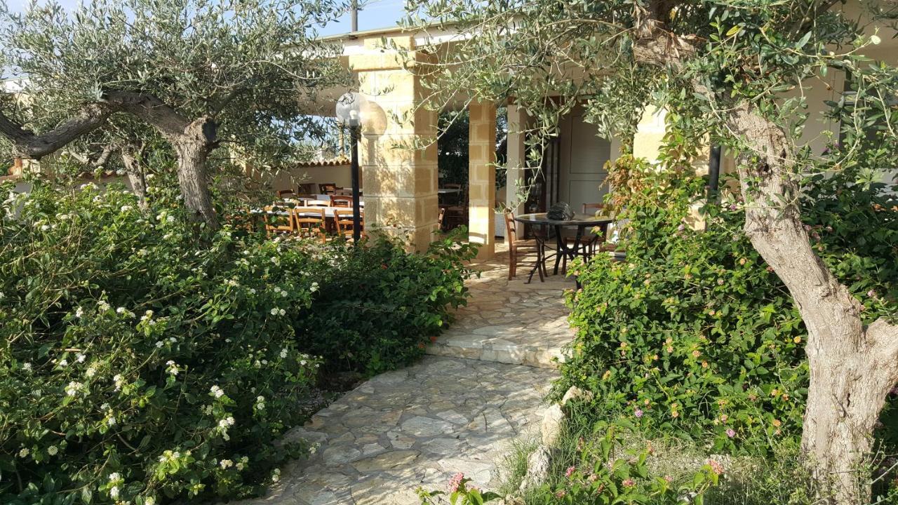 Villa Ceni - Appartamenti Con Camere, Cucina, Wc E Terrazza Sul Mare In Villa Con Piscina, Giardino E Parcheggio Marinella di Selinunte Buitenkant foto